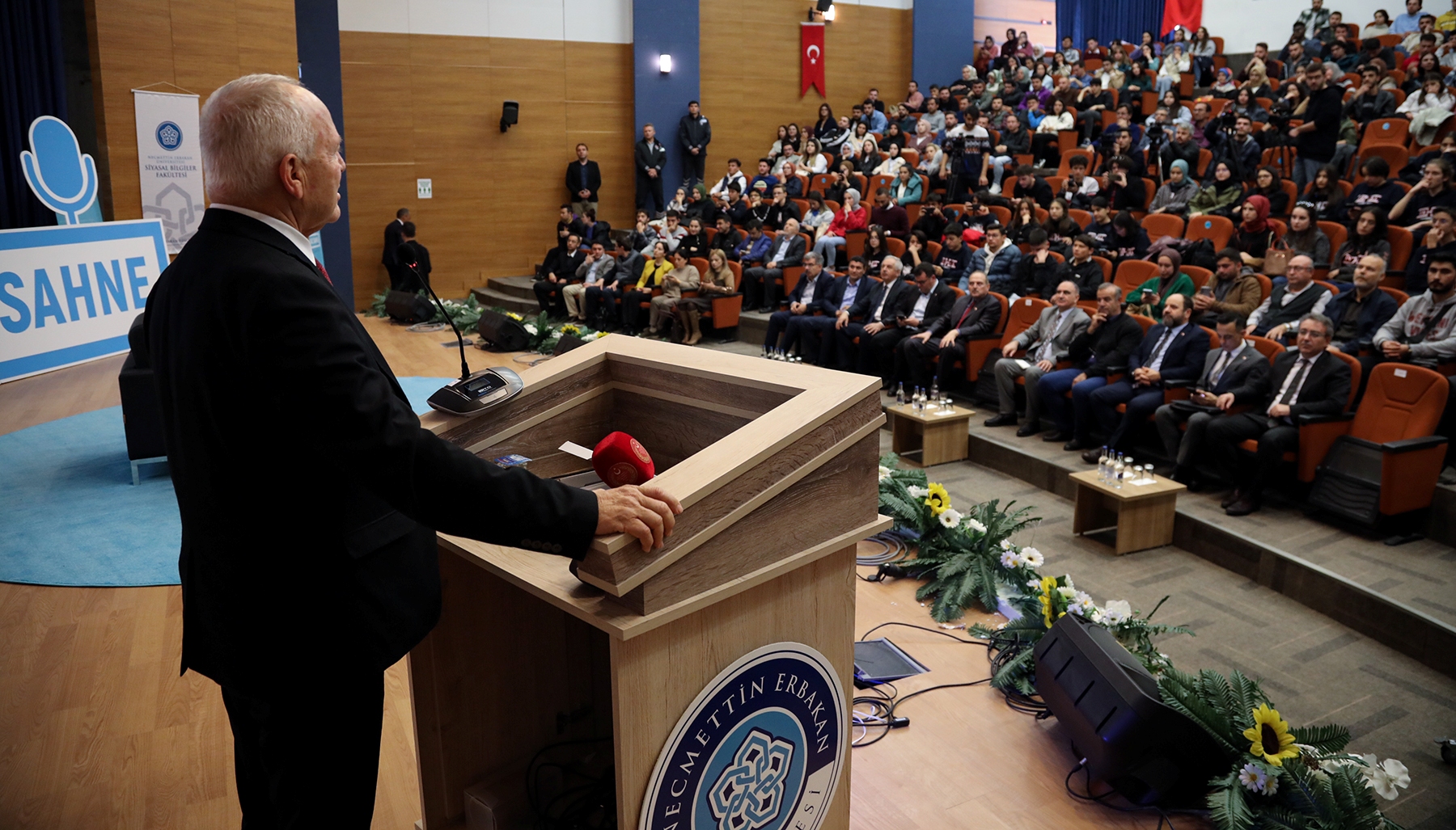 Töre, Konya’da konferans verdi