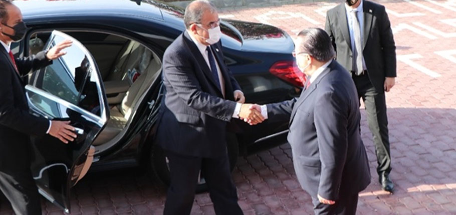 Başbakan Sucuoğlu, Kıbrıs Sağlık ve Toplum Bilimleri Üniversitesi’ni ziyaret etti