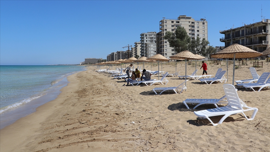 Maraş bölgesindeki plaj turizm mevsimi için hazır