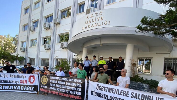 KTOEÖS Maliye Bakanlığı önünde eylem yaptı