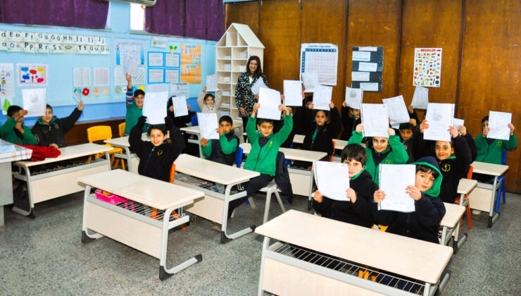 İlk ve orta dereceli okullarda  karneler verildi..Şubat tatili başladı