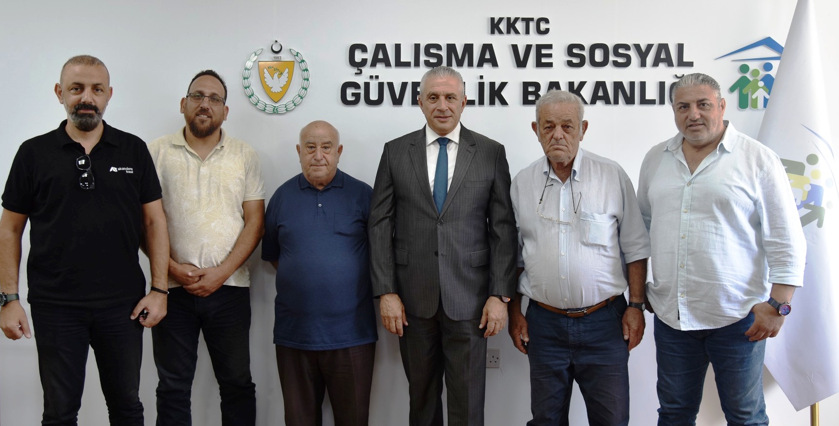 Çalışma ve Sosyal Güvenlik Bakanı Taçoy, Kıbrıs Türk Toplu Taşımacılar Birliği’ni kabul etti