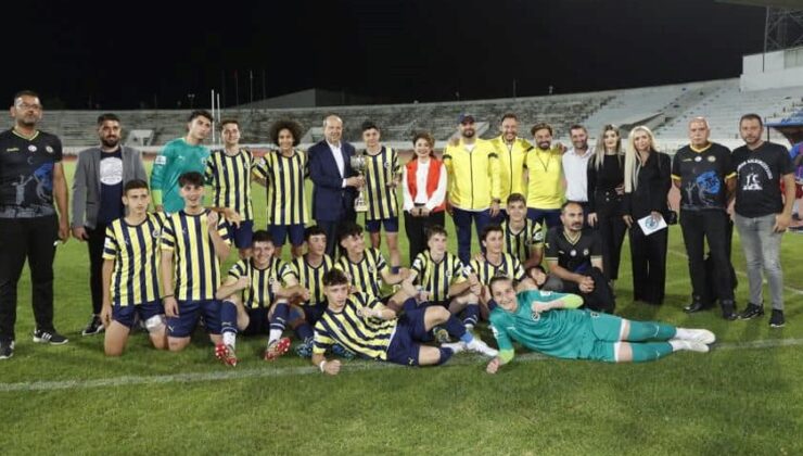 Cumhurbaşkanı Tatar, Şampiyon Melekler Futbol Turnuvası’nda final karşılaşmasını izledi