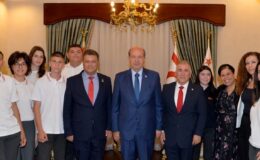 Cumhurbaşkanı Ersin Tatar BEAL Müdür ve öğrencilerini kabul etti: ‘Öğrencilerimize milli kimlik ve maneviyat öğretilmeli’