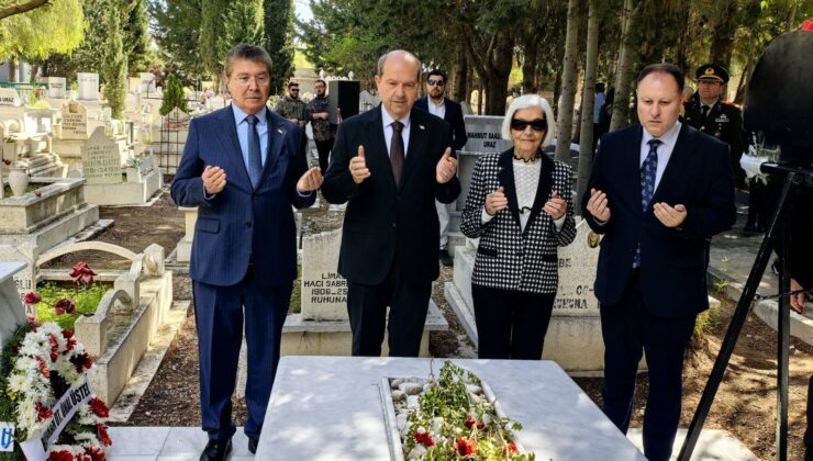 KKTC’nin ilk Başbakanı Çağatay için kabri başında tören düzenlendi