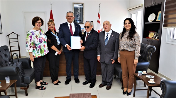 Çavuşoğlu Kıbrıs Türk Engelliler Federasyonu’ndan bir heyeti kabul etti