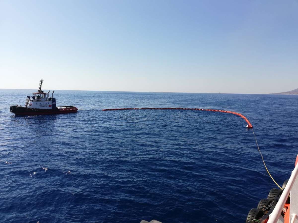 Akdeniz’de petrol kirliliğine karşı başlatılan deniz operasyonları sona erdi