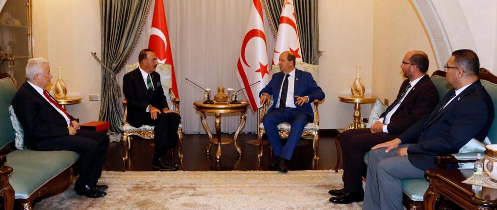 Cumhurbaşkanı Tatar, Türkiye Tüm Emlak Müşavirleri Federasyonu Başkanı Taylan ile Kıbrıs Türk Emlakçılar Birliği Başkanı Sungur’u kabul etti