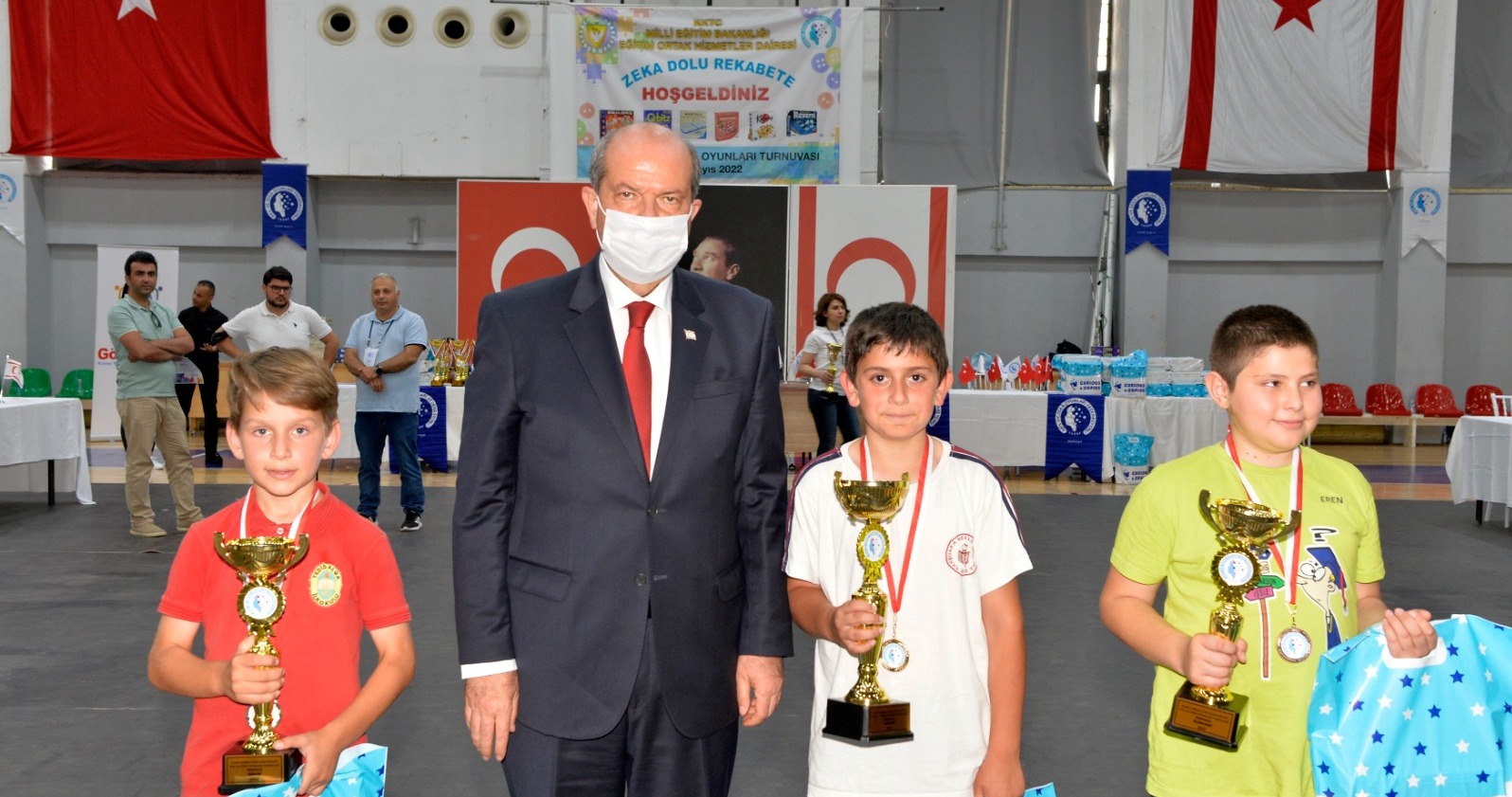 Cumhurbaşkanı Tatar, Akıl ve Zekâ Oyunları Turnuvası finallerine katıldı