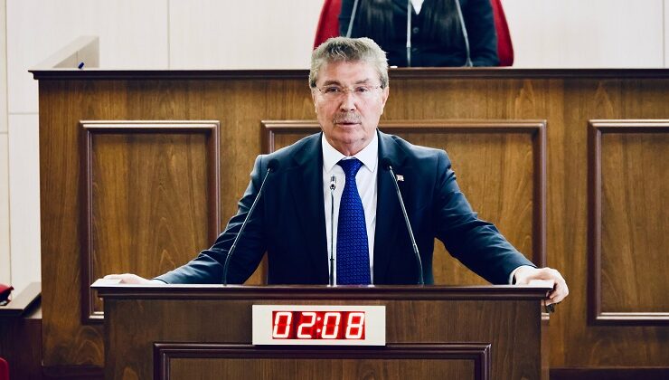 Başbakan Üstel, disiplin tüzüğü değişikliğinin geri alındığını açıkladı