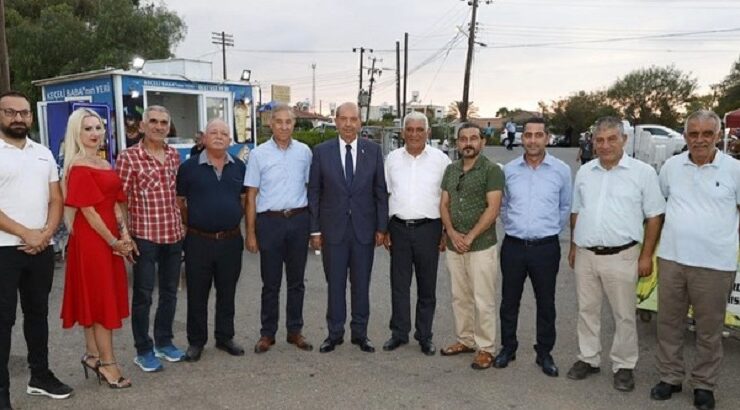 Cumhurbaşkanı Tatar, vatandaşlarla bir araya gelerek sohbet etti