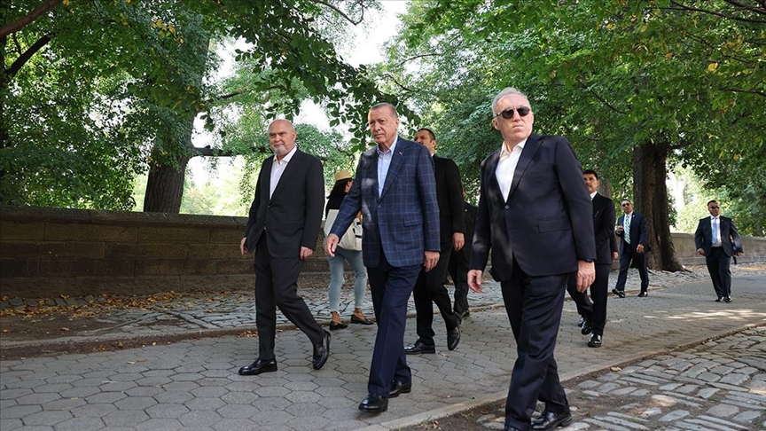 TC Cumhurbaşkanı Erdoğan Central Park’ta yürüyüş yaptı