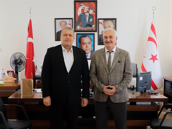 Eski Ayvacık Belediye Başkanı Erkan Avcı, Gazimağusa Belediye Başkanı İsmail Arter’i ziyaret etti