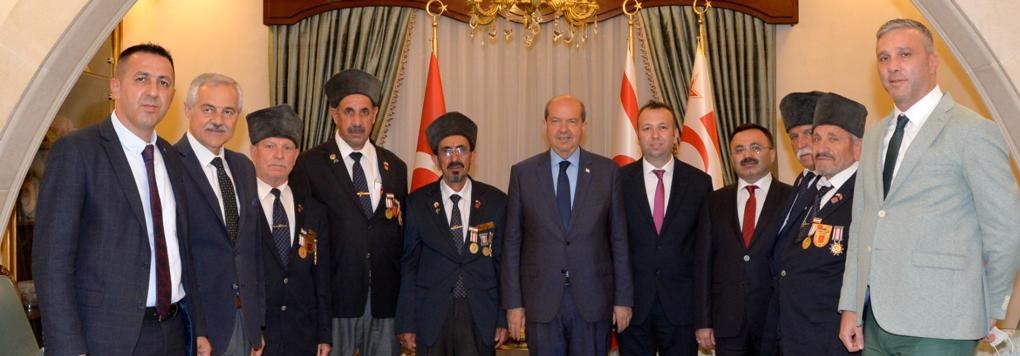 Cumhurbaşkanı Tatar, Türkiye Muharip Gaziler Derneği Kahramanmaraş Şubesi Kıbrıs gazilerini kabul etti