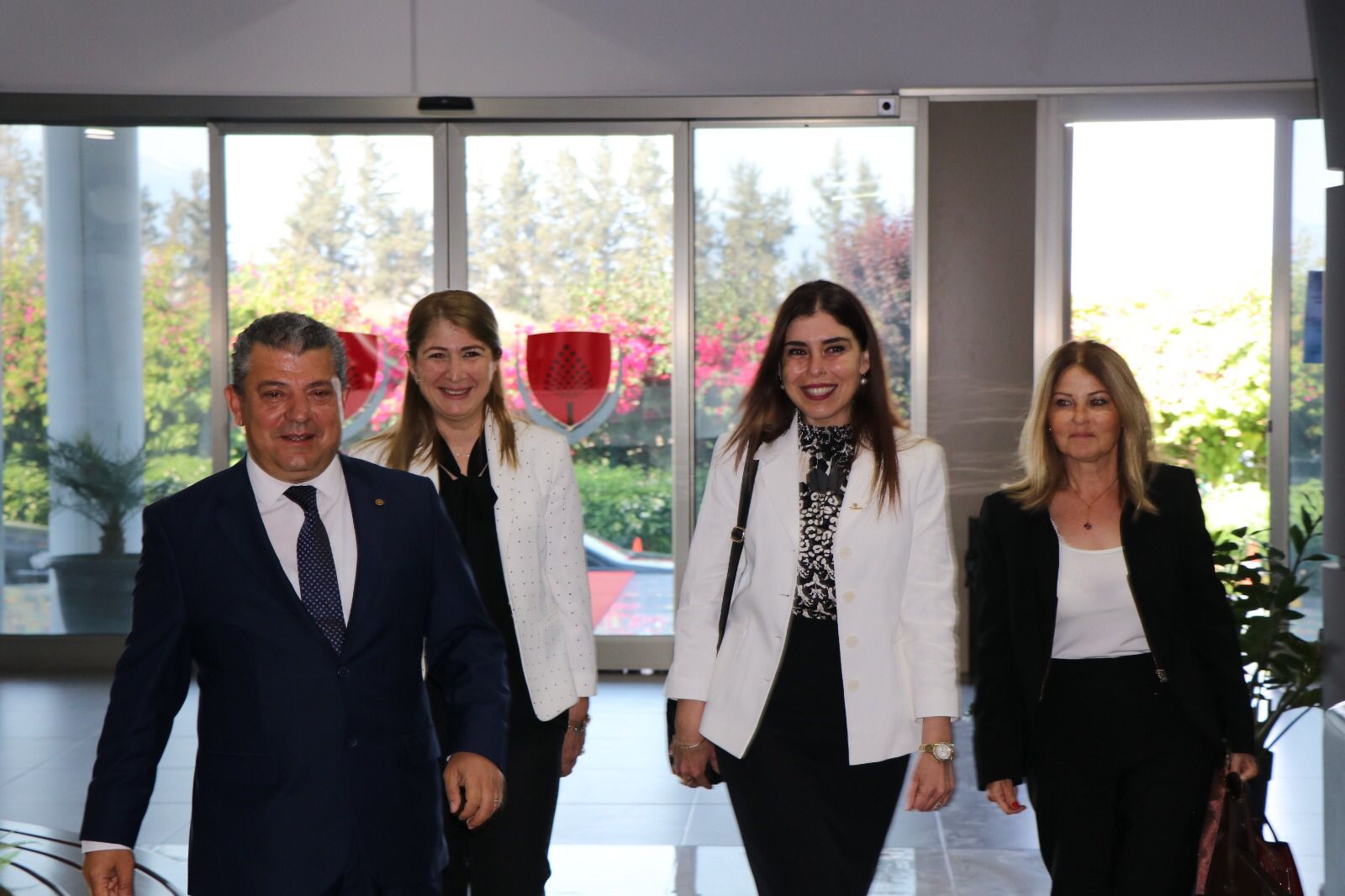 Sağlık Bakanı Altuğra,  Kıbrıs Sağlık ve Toplum Bilimleri Üniversitesi’ni ziyaret etti