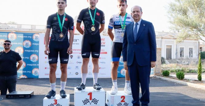 Cumhurbaşkanı Tatar, Long Beach Gran Fondo bisiklet yarışlarında başarılı olanlara ödüllerini takdim etti