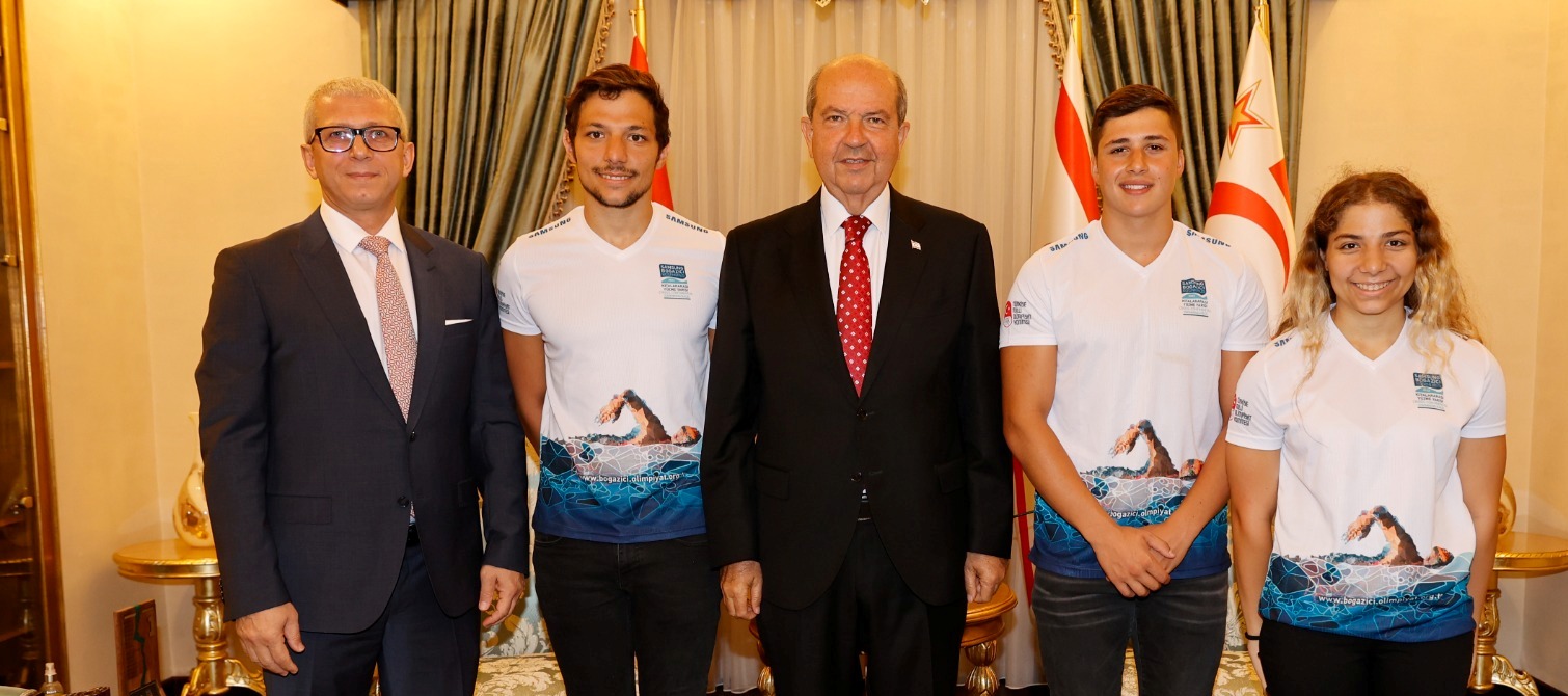 Cumhurbaşkanı Tatar, 34. Boğaziçi Kıtalararası Yüzme Yarışı’na katılan Kıbrıslı Türk sporcuları kabul etti