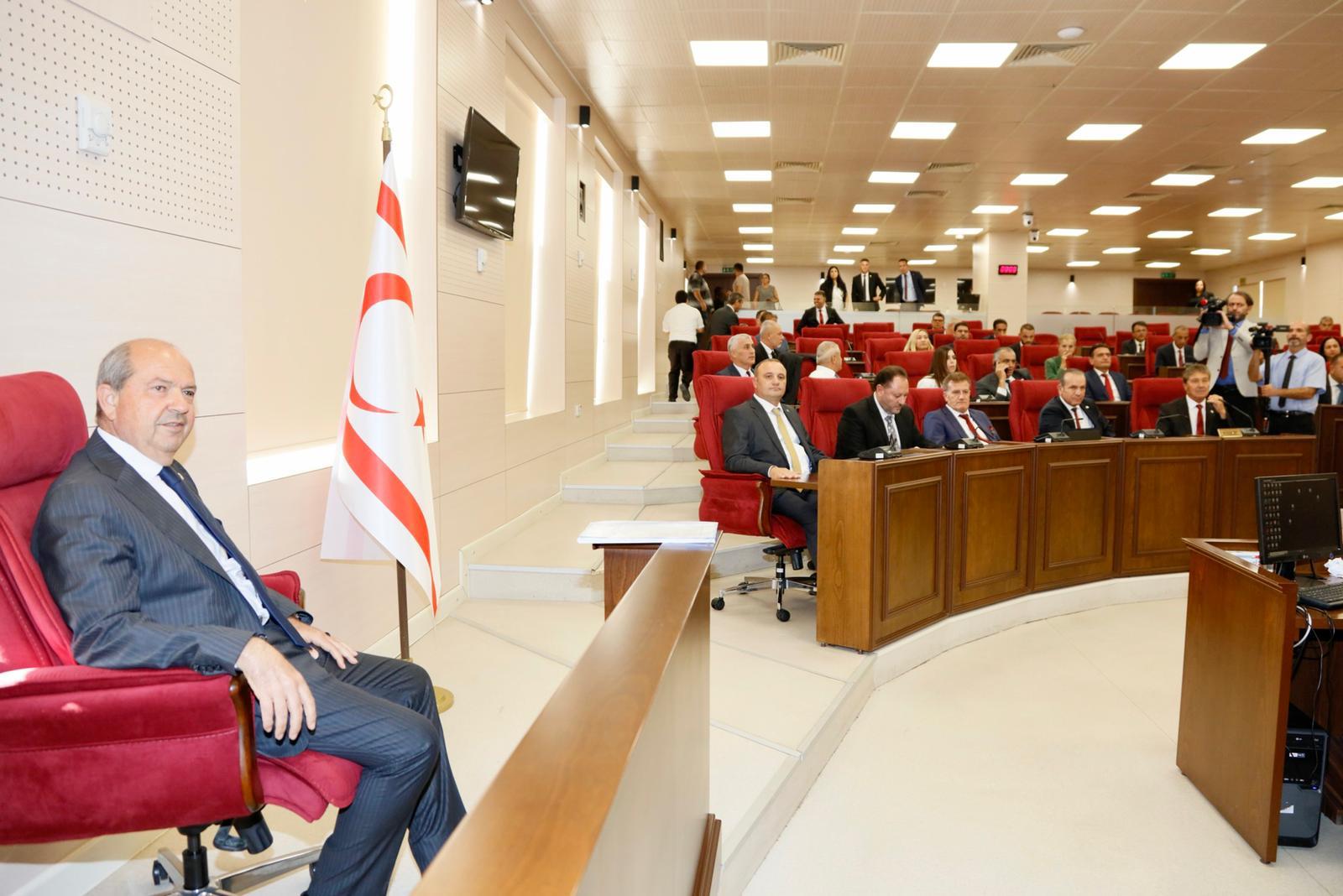 Cumhurbaşkanı Tatar’ın katılımıyla Cumhuriyet Meclisi’nin Olağanüstü toplantısında kapalı oturuma geçildi