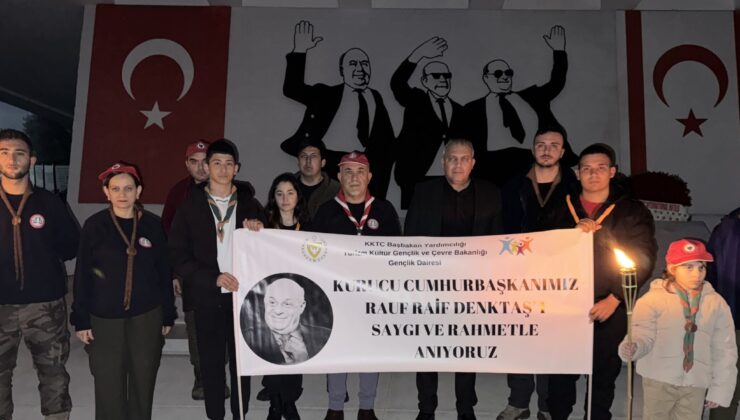 Kıbrıs Türk İzcilik Federasyonu,izci gençlerle birlikte Kurucu Cumhurbaşkanı Denktaş’ın ölüm yıldönümü dolayısıyla kabri başında meşaleli anma töreni gerçekleştirdi