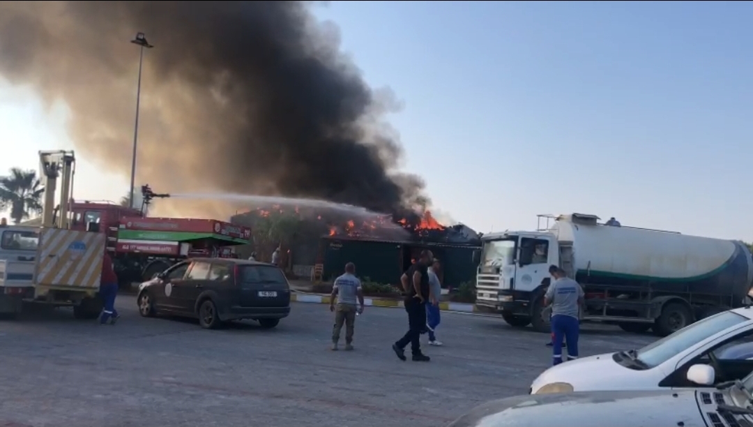 Yeniboğaziçi Belediyesi Plajı’nda yangın!