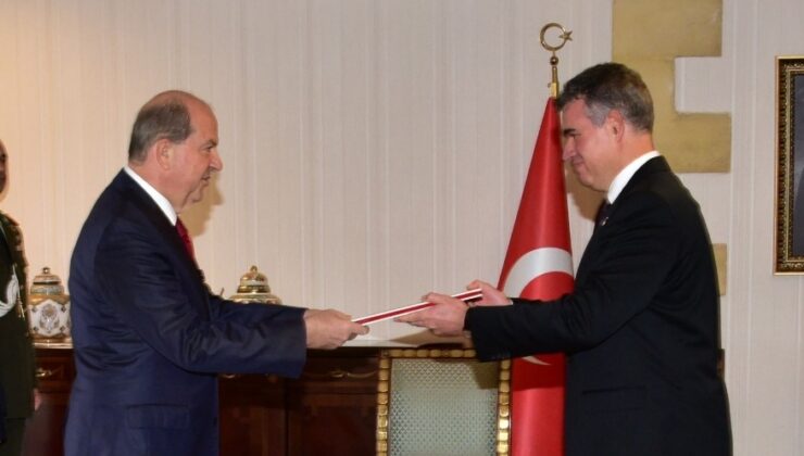 Büyükelçi Feyzioğlu, Cumhurbaşkanı Tatar’a güven mektubunu sundu