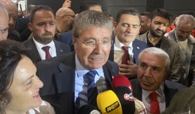 Başbakan Üstel ülkeye döndü: “Kıbrıs Türk halkının tarihini bilmeyen bu memur arkadaşın bize özür borcu var”