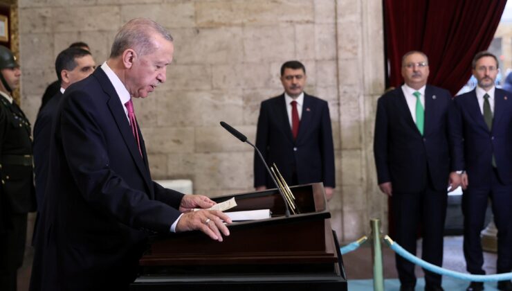 Türkiye Cumhurbaşkanı Erdoğan Anıtkabir’i ziyaret etti