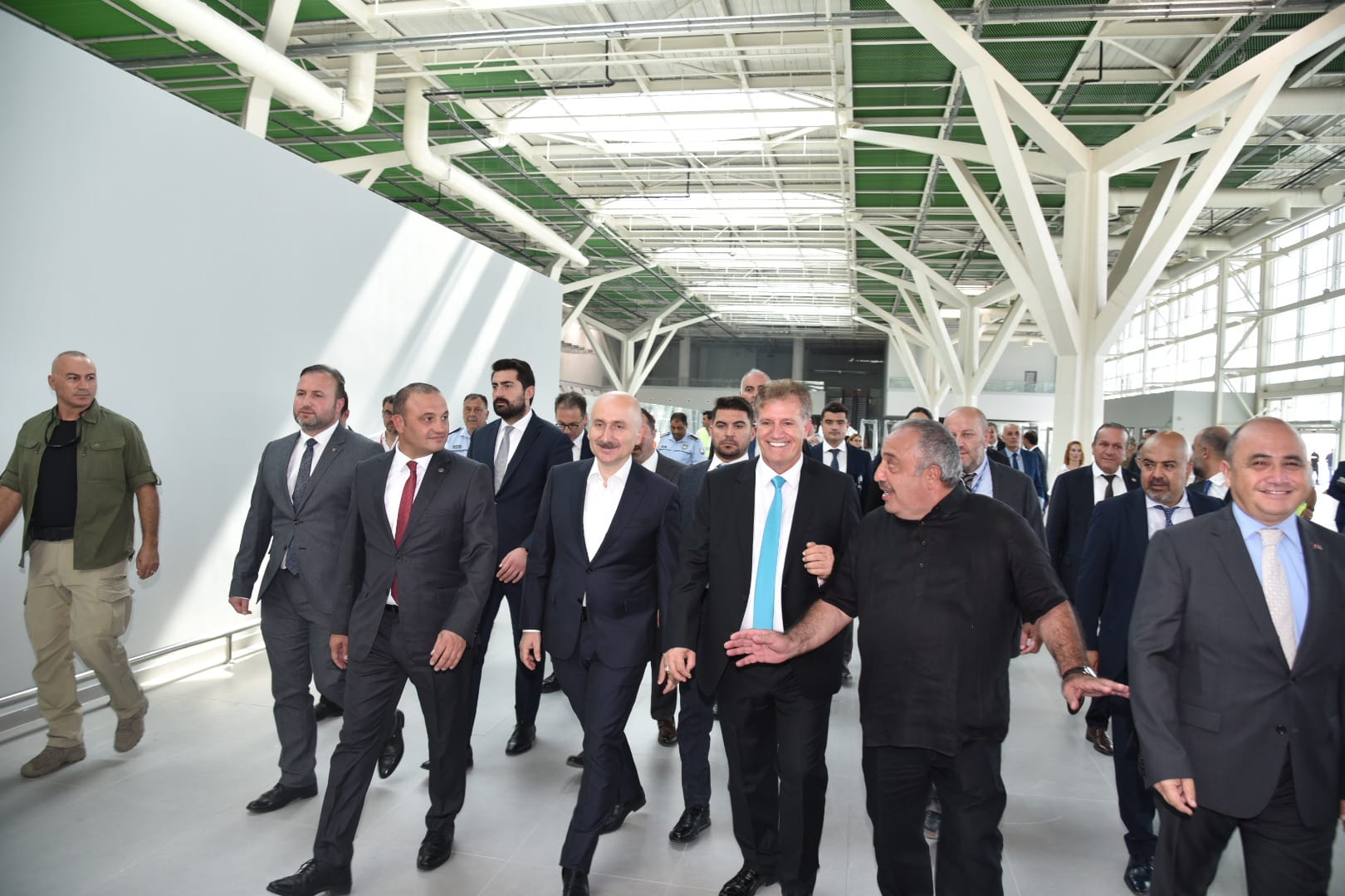 Türkiye Cumhuriyeti Ulaştırma Bakanı Karaismailoğlu, yeni Ercan Havalimanı’nı ziyaret etti