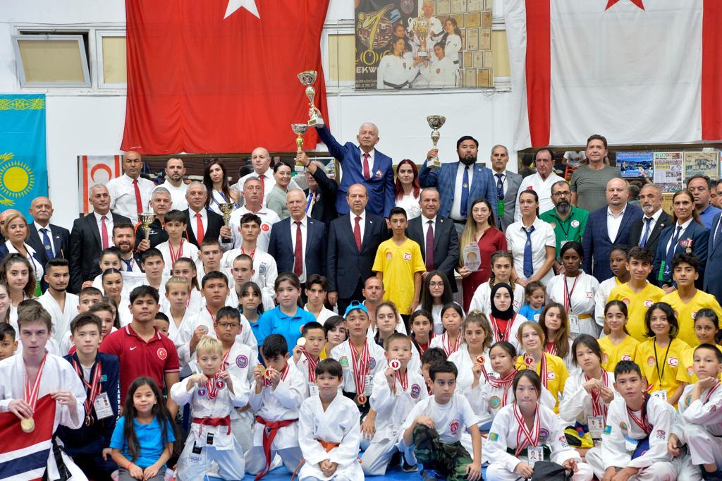 Cumhurbaşkanı Tatar, KKTC Taekwondo Judo Karate Federasyonunun ödül törenine katıldı