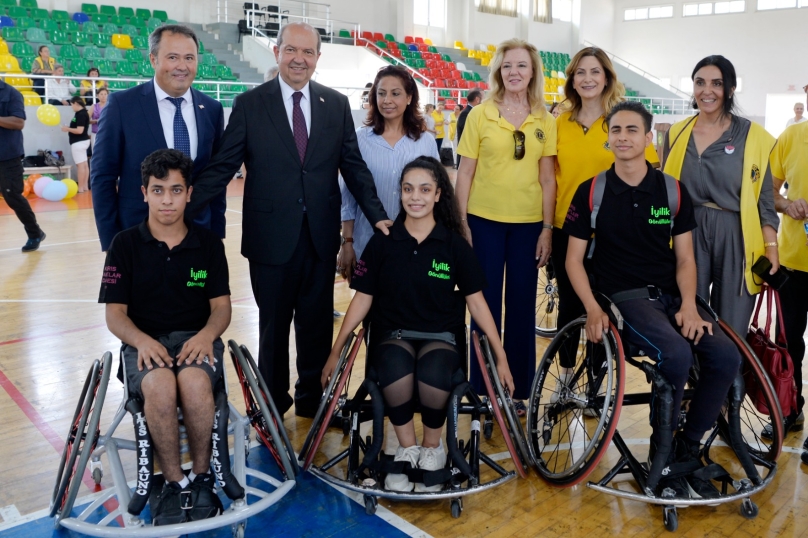 Cumhurbaşkanı Tatar, Tekerlekli Sandalye Basketbol Empati Maçı ve basketbol bağışı etkinliğine katıldı