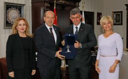 Cumhurbaşkanı Tatar, TC’nin Lefkoşa Büyükelçiliği’ne atanan Prof. Dr. Feyzioğlu ve eşini kabul etti