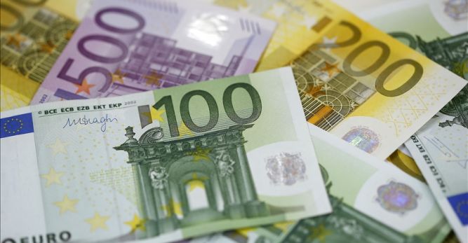 Euro 18,37 liradan, sterlin 21,87 liradan güne başladı