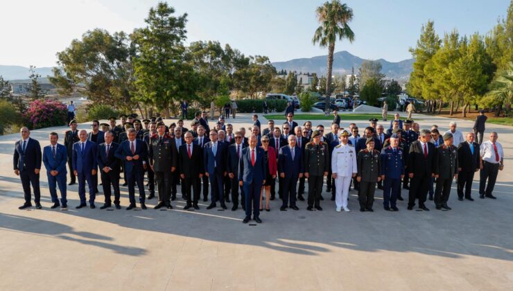 20 Temmuz Barış ve Özgürlük Bayramı kutlamaları… Dr. Fazıl Küçük Anıt Mezarı’nda tören düzenlendi