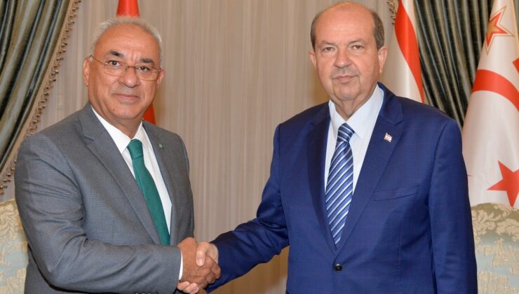 Cumhurbaşkanı Tatar, DSP Genel Başkanı Aksakal ve beraberindeki heyeti kabul etti