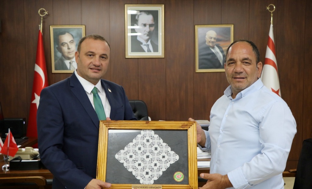 Maliye Bakanı Şan, Güneşköy Muhtarı Akay Darbaz’ı kabul etti