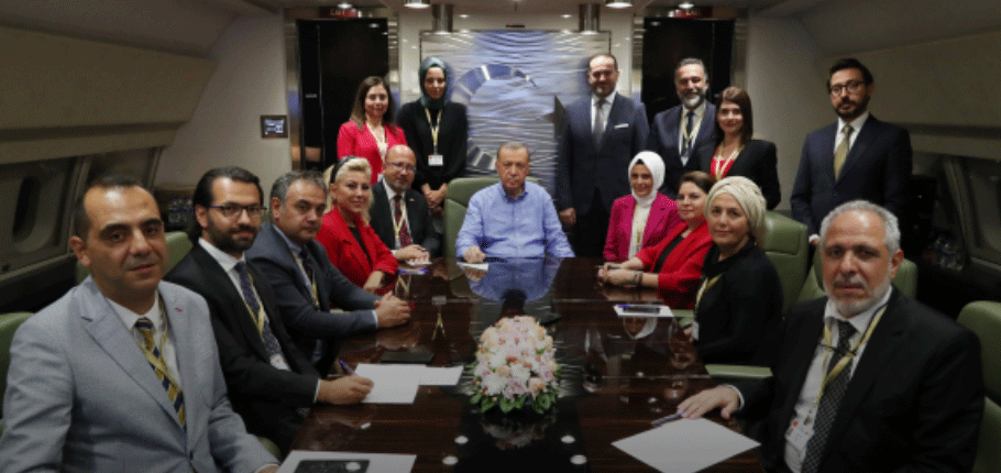 Erdoğan, Ukrayna ziyareti dönüşünde uçakta gazetecilerin sorularını yanıtladı