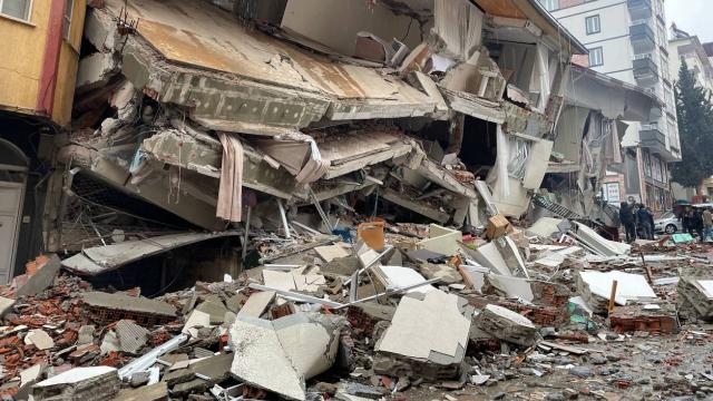 Kahramanmaraş merkezli depremlerde 40 bin 642 kişi hayatını kaybetti