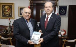 Cumhurbaşkanı Tatar, eski futbolcu Erbay Gönelli’yi kabul etti