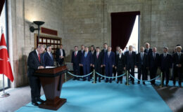 Erdoğan, yeni Cumhurbaşkanlığı Kabinesi üyeleriyle Anıtkabir’i ziyaret etti