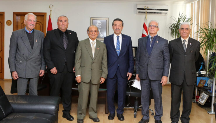 Dışişleri Bakanı Ertuğruloğlu, Topraksız Vatan Olmaz Hareketi üyelerini kabul etti