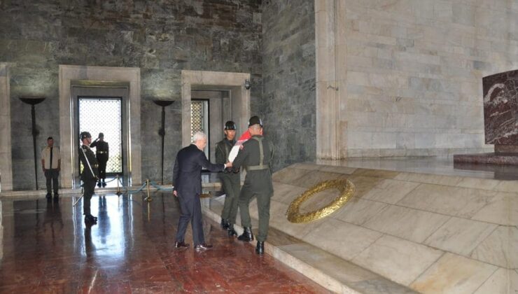 KKTC Ankara Büyükelçisi Korukoğlu Anıtkabir’i ziyaret etti