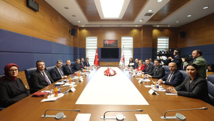 Oktay: “KKTC Cumhurbaşkanı Sayın Ersin Tatar’ın ortaya koyduğu iki devletli çözüm vizyonuna olan kuvvetli desteğimizi vurguladık.”