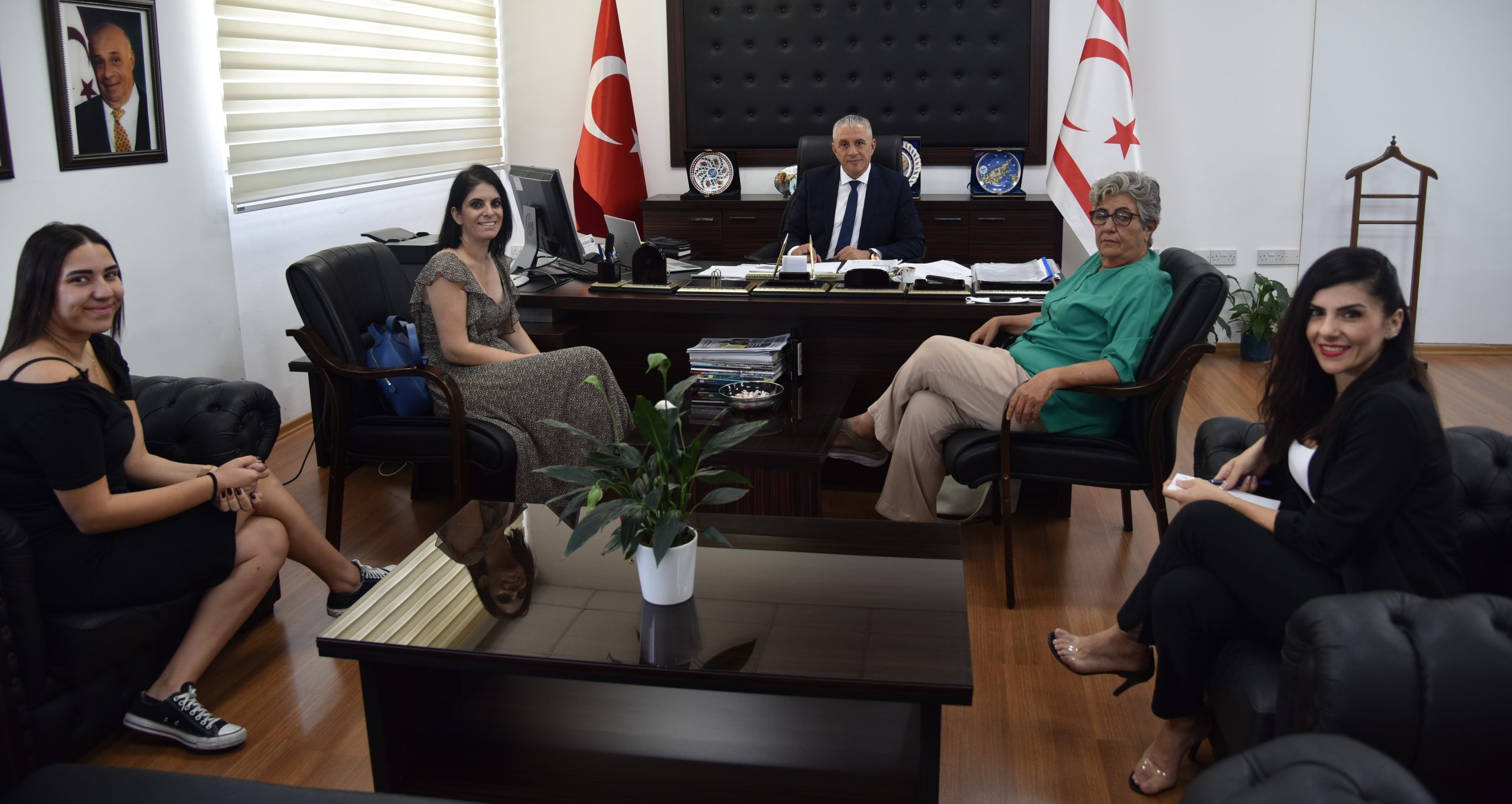 Bakan Taçoy, Kıbrıs Türk Psikologlar Derneği yetkilileri ile görüştü