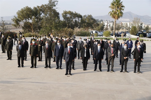 KKTC 38 yaşında…  Dr. Fazıl Küçük’ün Anıt Mezarı’nda tören düzenlendi