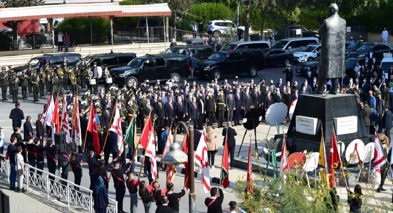 Lefkoşa’da Şehitler Anıtı ve Atatürk Anıtı önünde tören düzenlendi