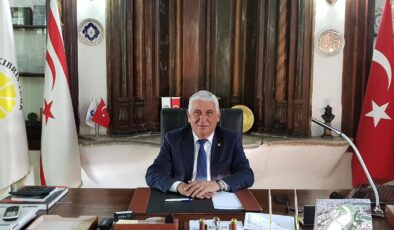 Belediyeler Birliği ve Güzelyurt Belediye Başkanı Özçınar, “27 Mart Dünya Tiyatro Günü” dolayısıyla mesaj yayımladı