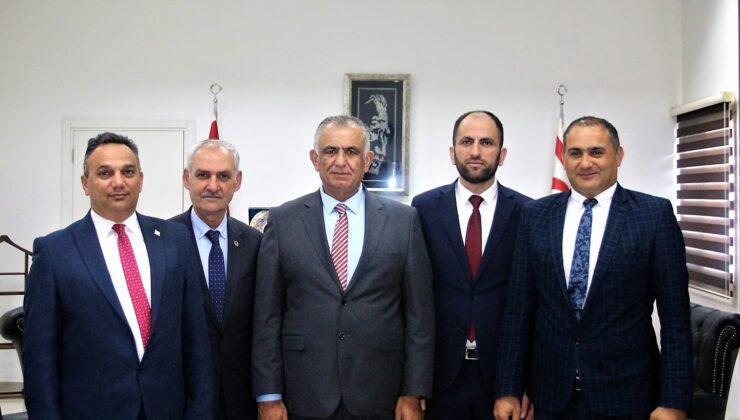 Çavuşoğlu, ASBÜ Kuzey Kıbrıs Kampüsü Rektörü Prof. Dr. Enver Arpa ve heyetini kabul etti