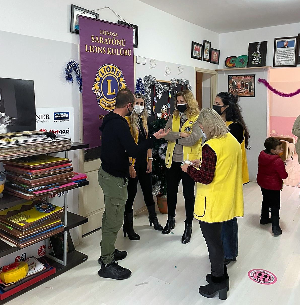 Lefkoşa Sarayönü Lions, Algım Özel Eğitim Merkezi çocukları için yılbaşı partisi düzenledi