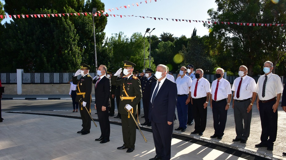 Lefkoşa Şehitler Anıtı Önünde Tören Düzenlendi