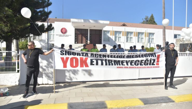 Sigorta Acenteleri Birliği Derneği, Meclis ve Maliye Bakanlığı önünde eylem yaptı